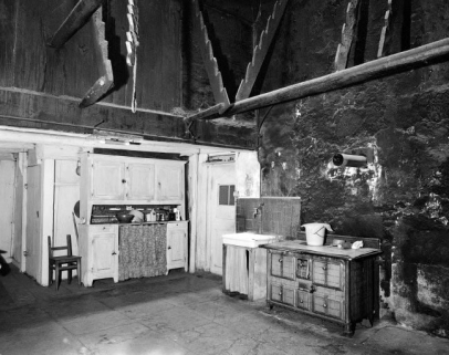 Intérieur : base du grand "tué" et porte du "poêle". © Région Bourgogne-Franche-Comté, Inventaire du patrimoine Intérieur : base du grand "tué" et porte du "poêle". © Région Bourgogne-Franche-Comté, Inventaire du patrimoine