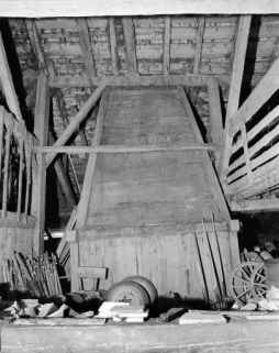 Intérieur : le petit "tué" vu depuis la grange. © Région Bourgogne-Franche-Comté, Inventaire du patrimoine Intérieur : le petit "tué" vu depuis la grange. © Région Bourgogne-Franche-Comté, Inventaire du patrimoine