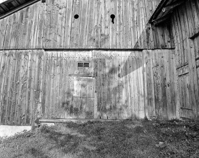 Porte de grange. © Région Bourgogne-Franche-Comté, Inventaire du patrimoine Porte de grange. © Région Bourgogne-Franche-Comté, Inventaire du patrimoine