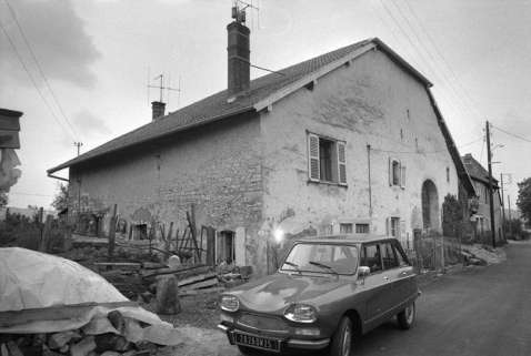 Façade antérieure et face latérale gauche. © Région Bourgogne-Franche-Comté, Inventaire du patrimoine Façade antérieure et face latérale gauche. © Région Bourgogne-Franche-Comté, Inventaire du patrimoine