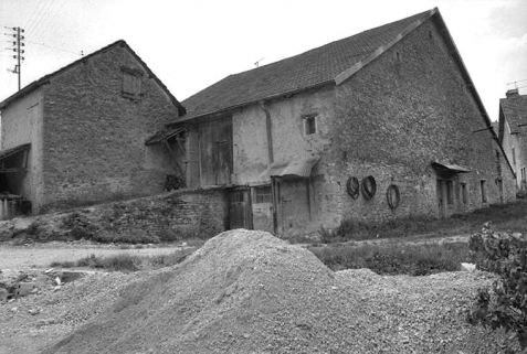 Ferme cadastrée 1965 ZM 102 : vue générale de trois quarts gauche. © Région Bourgogne-Franche-Comté, Inventaire du patrimoine