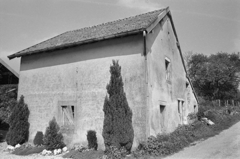 Ferme située rue de l'Eglise (?) : façade antérieure et face latérale gauche. © Région Bourgogne-Franche-Comté, Inventaire du patrimoine