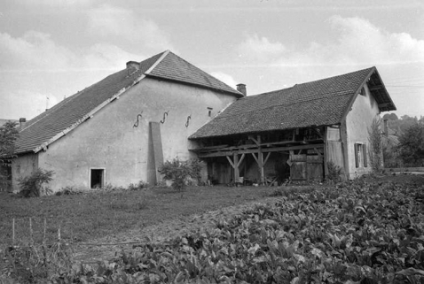 Ferme cadastrée 1969 AB 64, 65, située rue de l'Eglise (?) : façade postérieure. © Région Bourgogne-Franche-Comté, Inventaire du patrimoine