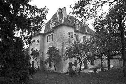 Façade postérieure et face latérale droite depuis le parc. © Région Bourgogne-Franche-Comté, Inventaire du patrimoine Façade postérieure et face latérale droite depuis le parc. © Région Bourgogne-Franche-Comté, Inventaire du patrimoine