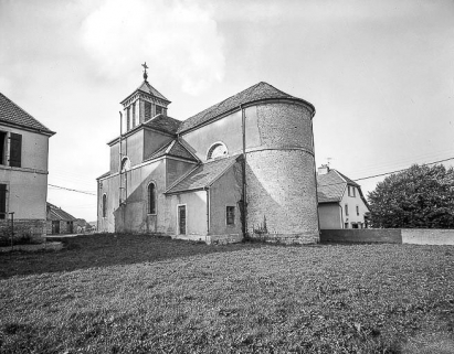 Chevet et face latérale droite. © Région Bourgogne-Franche-Comté, Inventaire du patrimoine Chevet et face latérale droite. © Région Bourgogne-Franche-Comté, Inventaire du patrimoine