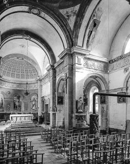 Intérieur : nef et choeur vus de trois quarts droit. © Région Bourgogne-Franche-Comté, Inventaire du patrimoine Intérieur : nef et choeur vus de trois quarts droit. © Région Bourgogne-Franche-Comté, Inventaire du patrimoine