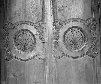 Détail des deux médaillons. © Région Bourgogne-Franche-Comté, Inventaire du patrimoine Détail des deux médaillons. © Région Bourgogne-Franche-Comté, Inventaire du patrimoine