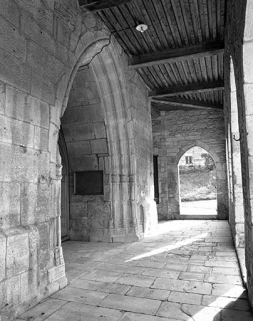 Façade antérieure, détail des voussures du portail, vue de trois quarts gauche. © Région Bourgogne-Franche-Comté, Inventaire du patrimoine