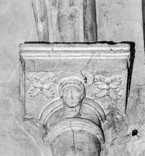 Intérieur : nef, détail d'un chapiteau (4). © Région Bourgogne-Franche-Comté, Inventaire du patrimoine