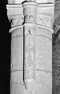 Intérieur : nef, détail d'un chapiteau (5). © Région Bourgogne-Franche-Comté, Inventaire du patrimoine