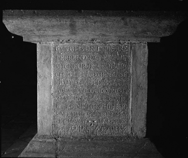 Détail : l'épitaphe. © Région Bourgogne-Franche-Comté, Inventaire du patrimoine