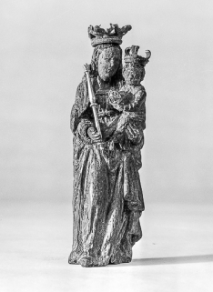 Détail : la statuette de la Vierge, vue de face. © Région Bourgogne-Franche-Comté, Inventaire du patrimoine