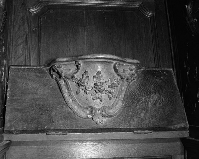 Miséricorde : guirlande de roses. © Région Bourgogne-Franche-Comté, Inventaire du patrimoine