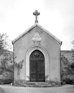 Chapelle adossée au mur d'enclos nord. © Région Bourgogne-Franche-Comté, Inventaire du patrimoine