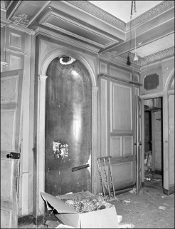 Intérieur : détail d'une niche de poêle, vue éloignée. © Région Bourgogne-Franche-Comté, Inventaire du Patrimoine