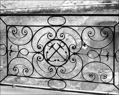 Escalier à cage ouverte : détail d'un panneau de ferronnerie, vue rapprochée. © Région Bourgogne-Franche-Comté, Inventaire du Patrimoine