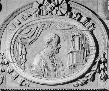 Médaillon central du panneau gauche. © Région Bourgogne-Franche-Comté, Inventaire du patrimoine