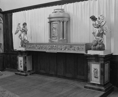 Le gradin et le tabernacle. © Région Bourgogne-Franche-Comté, Inventaire du patrimoine