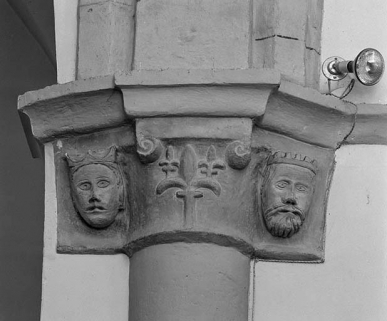 Intérieur : choeur, 1er chapiteau gauche. © Région Bourgogne-Franche-Comté, Inventaire du patrimoine
