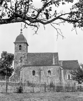 Façade latérale droite et choeur. © Région Bourgogne-Franche-Comté, Inventaire du patrimoine