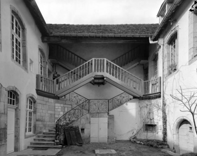 Vue générale de l'escalier sur cour. © Région Bourgogne-Franche-Comté, Inventaire du patrimoine
