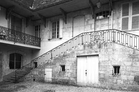 Escalier extérieur sur cour. © Région Bourgogne-Franche-Comté, Inventaire du patrimoine