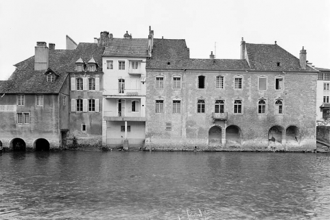 Façades postérieures des édifices situés rue de la Froidière, vue générale. © Région Bourgogne-Franche-Comté, Inventaire du patrimoine