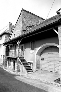 Façade antérieure de trois quarts droit. © Région Bourgogne-Franche-Comté, Inventaire du patrimoine
