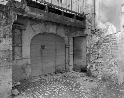 Façade sur cour : porte charretière et porte piétonne. © Région Bourgogne-Franche-Comté, Inventaire du patrimoine