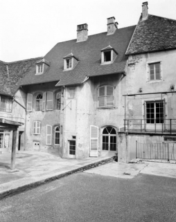 Façade postérieure, vue de trois quarts droit. © Région Bourgogne-Franche-Comté, Inventaire du patrimoine