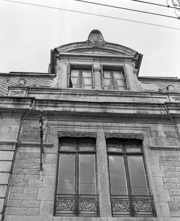Façade antérieure, détail de la travée centrale. © Région Bourgogne-Franche-Comté, Inventaire du patrimoine