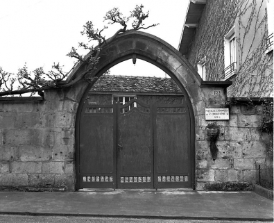Portail vu de trois quarts droit. © Région Bourgogne-Franche-Comté, Inventaire du patrimoine