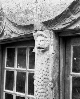 Détail du piédroit des baies au rez-de-chaussée, côté cour. © Région Bourgogne-Franche-Comté, Inventaire du patrimoine