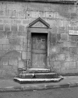 Façade antérieure : porte d'entrée. © Région Bourgogne-Franche-Comté, Inventaire du patrimoine