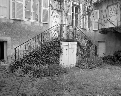 Façade antérieure, escalier vu de trois quarts gauche. © Région Bourgogne-Franche-Comté, Inventaire du patrimoine