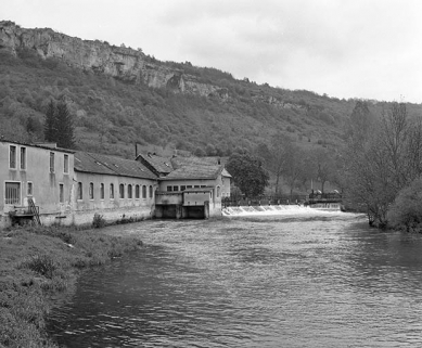 Vue d'ensemble depuis l'ouest en 1977. © Région Bourgogne-Franche-Comté, Inventaire du patrimoine Vue d'ensemble depuis l'ouest en 1977. © Région Bourgogne-Franche-Comté, Inventaire du patrimoine