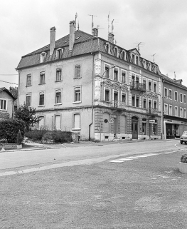 Façade sur rue. © Région Bourgogne-Franche-Comté, Inventaire du patrimoine Façade sur rue. © Région Bourgogne-Franche-Comté, Inventaire du patrimoine