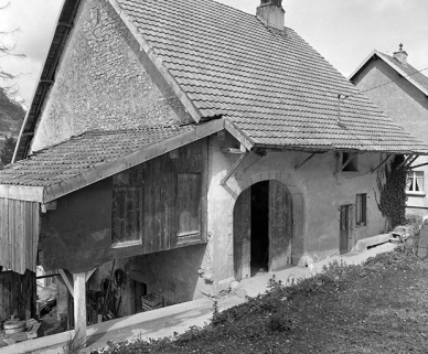Façade antérieure et façe latérale gauche, vue rapprochée. © Région Bourgogne-Franche-Comté, Inventaire du patrimoine