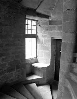 Intérieur : escalier baie du 1er étage au-dessus de la porte d'entrée. © Région Bourgogne-Franche-Comté, Inventaire du patrimoine