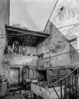 La cour entre les deux bâtiments. © Région Bourgogne-Franche-Comté, Inventaire du patrimoine