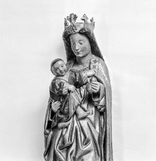 Détail : buste de la Vierge et l'Enfant. © Région Bourgogne-Franche-Comté, Inventaire du patrimoine