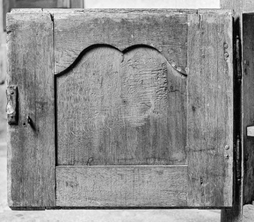 Détail : revers d'un battant. © Région Bourgogne-Franche-Comté, Inventaire du patrimoine