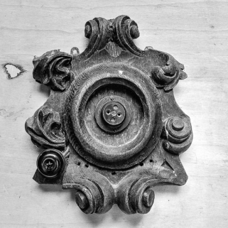 Relief situé sur le mur droit du choeur. © Région Bourgogne-Franche-Comté, Inventaire du patrimoine