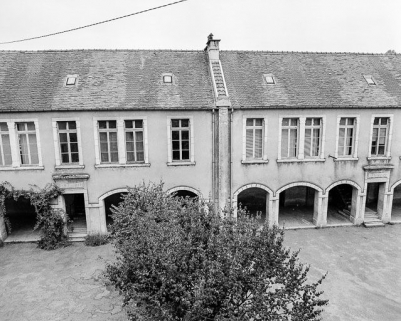 Salles de classe et préau. © Région Bourgogne-Franche-Comté, Inventaire du patrimoine