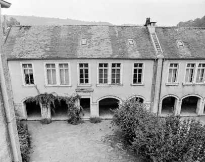 Salles de classe et préau. © Région Bourgogne-Franche-Comté, Inventaire du patrimoine