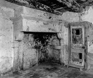 Intérieur : cheminée de la cuisine. © Région Bourgogne-Franche-Comté, Inventaire du patrimoine