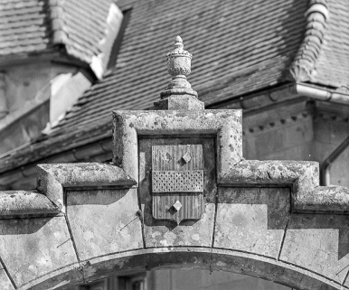 Détail : clé du portail d'entrée. © Région Bourgogne-Franche-Comté, Inventaire du patrimoine