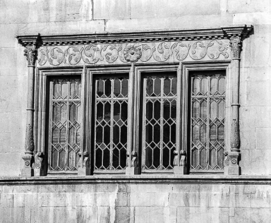 Façade sur rue. Détail : deuxième fenêtre gauche. © Région Bourgogne-Franche-Comté, Inventaire du patrimoine