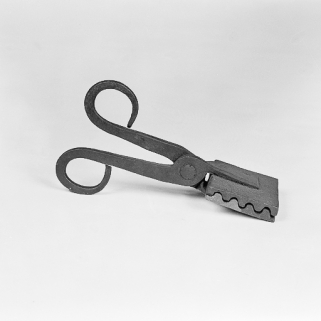 Mâche croûte à dents rondes (attendrisseur pour aliments), fermé. Collection particulière : Louis Girard. © Région Bourgogne-Franche-Comté, Inventaire du patrimoine