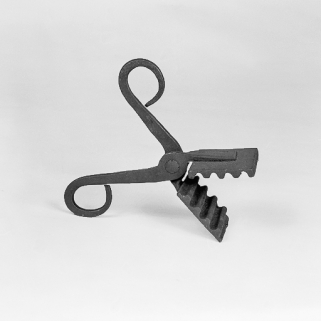 Mâche croûte à dents rondes ouvert. Collection particulière : Louis Girard. © Région Bourgogne-Franche-Comté, Inventaire du patrimoine